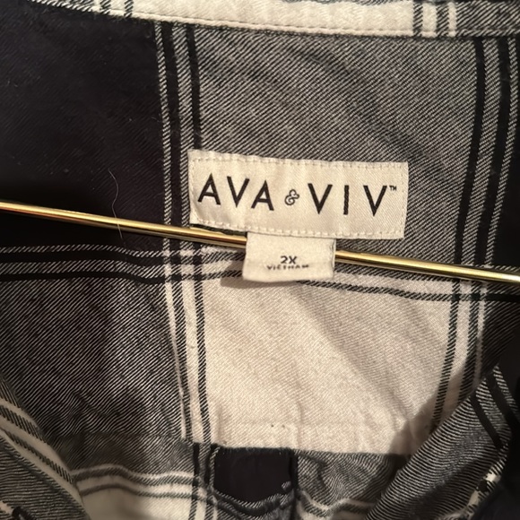 Black and white plaid flannel shirt - Picture 2 of 2